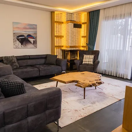 Sueper Havuzlu Villa