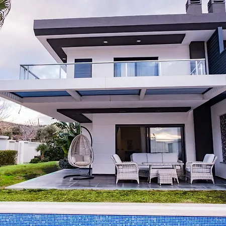 Sueper Havuzlu Cesme