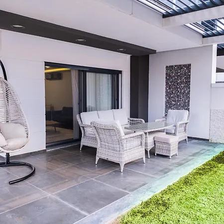 Sueper Havuzlu Villa *